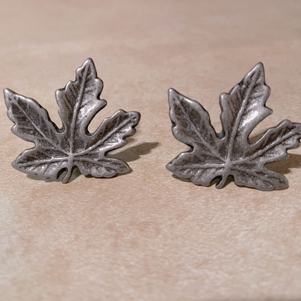 Metal leaf drawer pulls set of 2